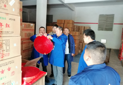 畢節市市場監管局赴大方縣開展危化品及煙花爆竹安全監管專項檢查，強化日用雜品銷售環節安全責任